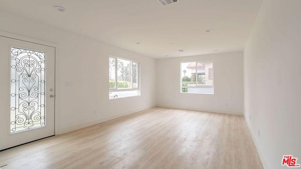 Apartment in Los Angeles, Arlington Heights - View 3