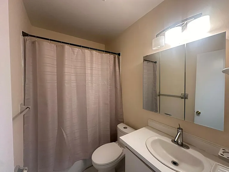 2170 NE 51st Ct #B25 — Photo 10