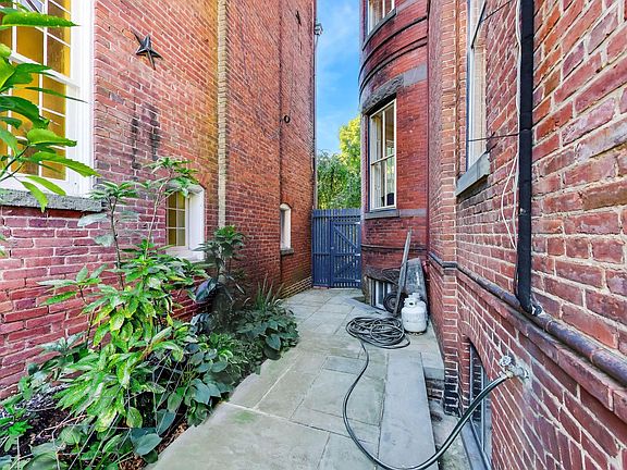 4th image of 1607 31st St NW #B