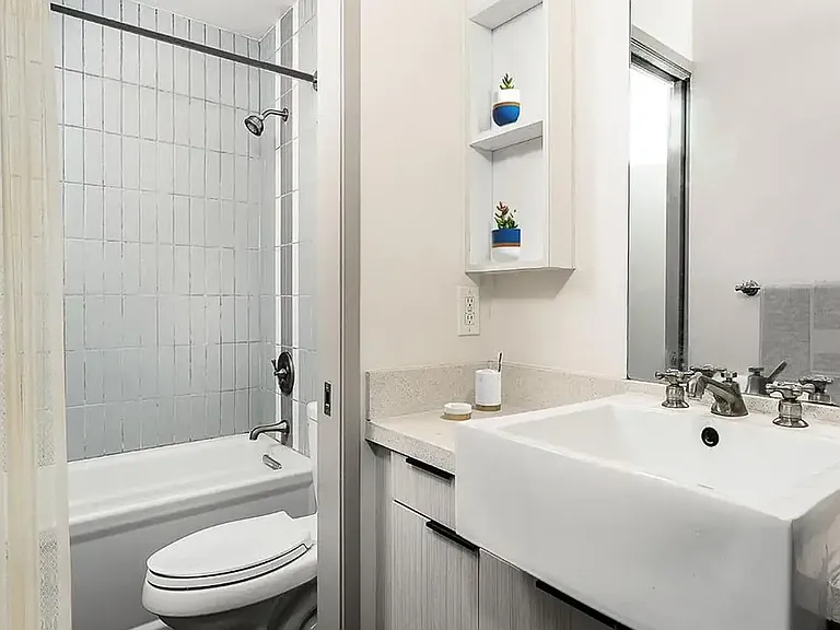 1411 Valencia St — Photo 2