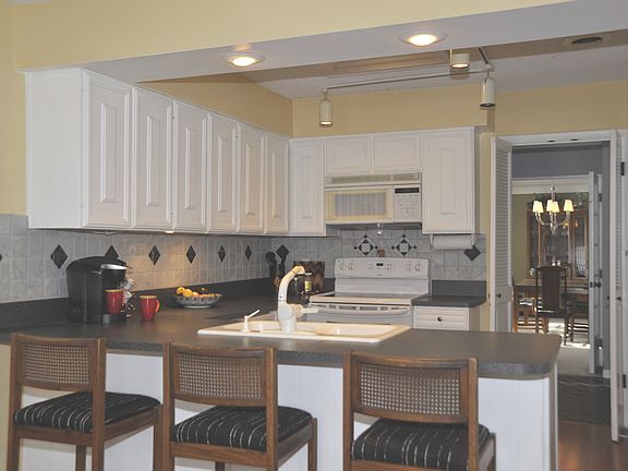 2nd image of 3311 Sandy Creek Dr