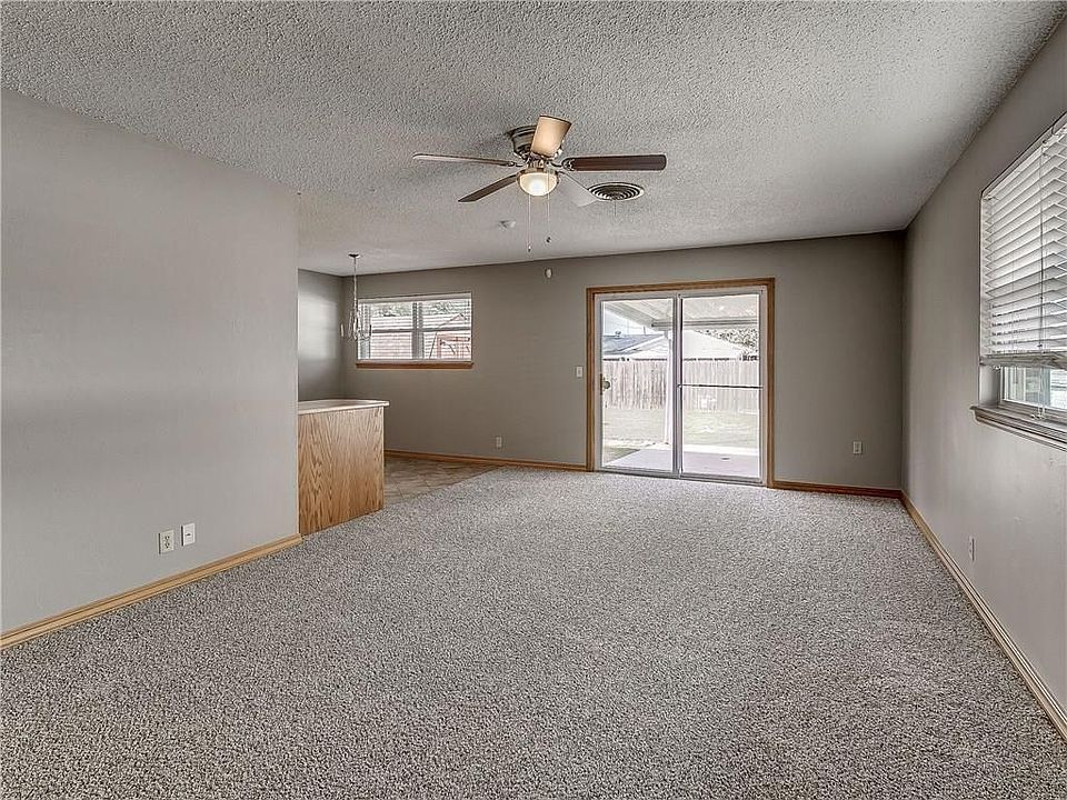 1st image of 4845 Woodview Dr