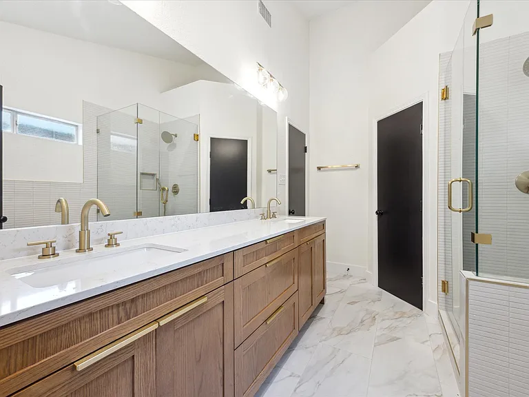 211 N Blue Ridge Pkwy — Photo 10