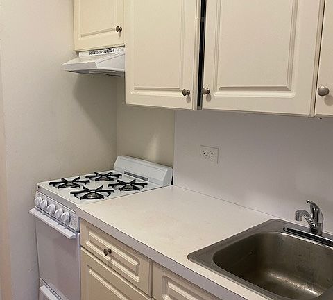 3rd image of 335 E 86th St APT 2C
