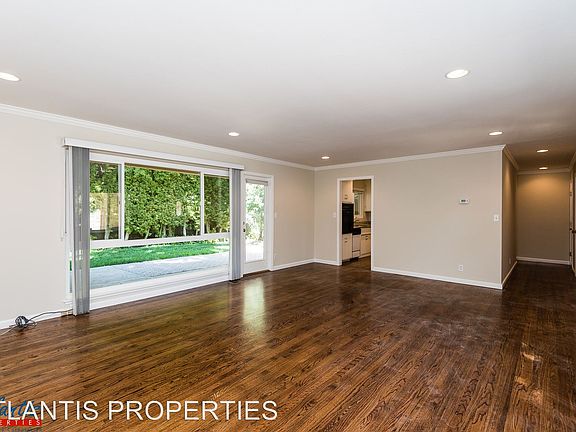 2nd image of 812 Cambridge Ave