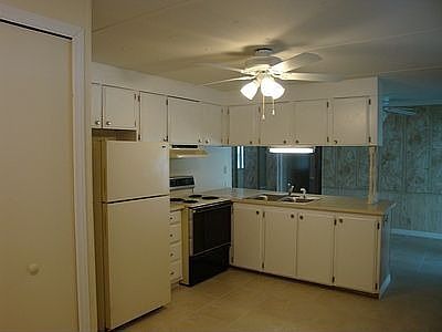 3rd image of 776 Honeysuckle Ln