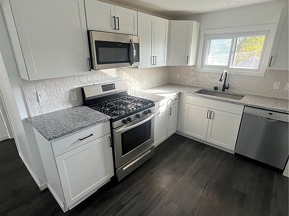 2nd image of 167 Commonwealth Ave