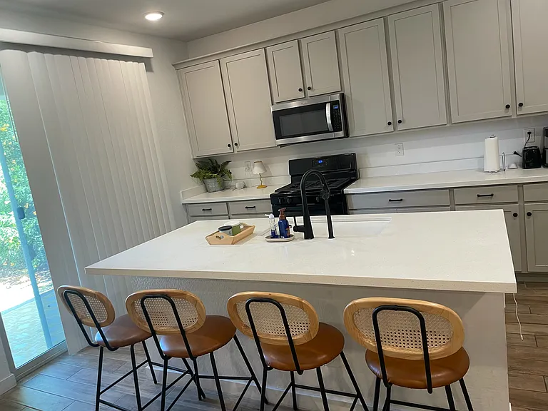 4820 S Molly — Photo 4