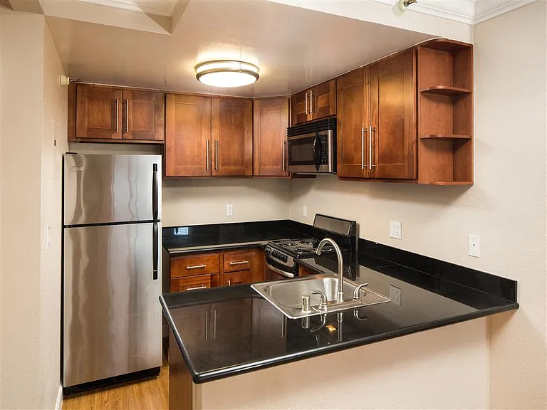 Tower 737 Condominium Rentals — Photo 8