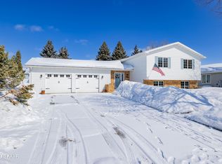 3384 Primrose Ct, Grand Forks, ND 58201