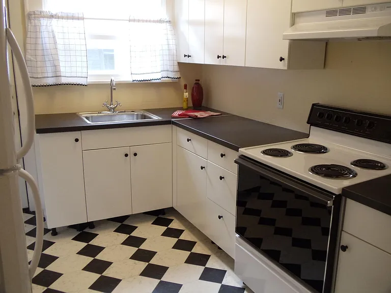 647 N Webster St — Photo 6