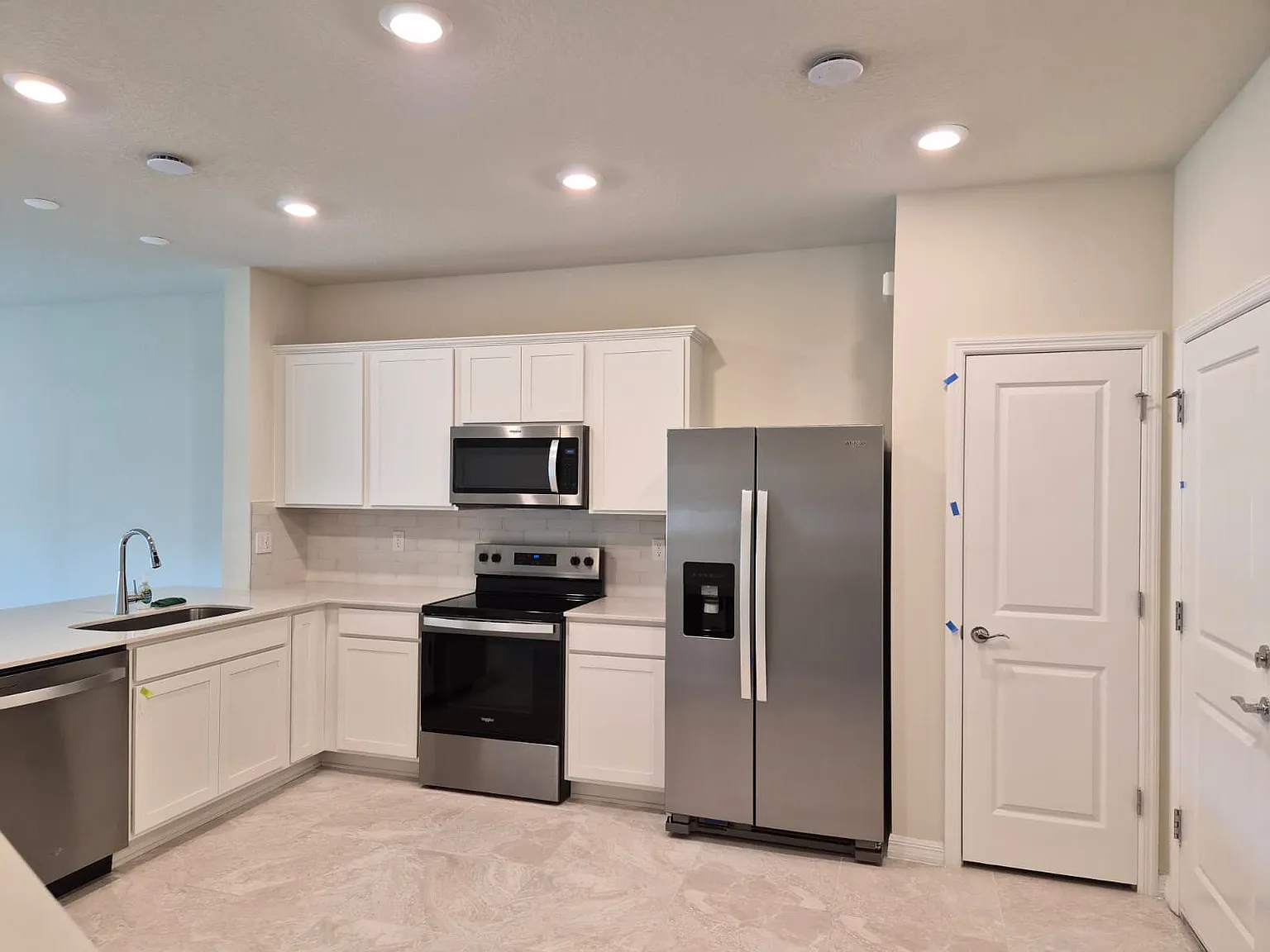 3 bed, 2.5 bath, 1699 sqft, $2,399 — Photo 2