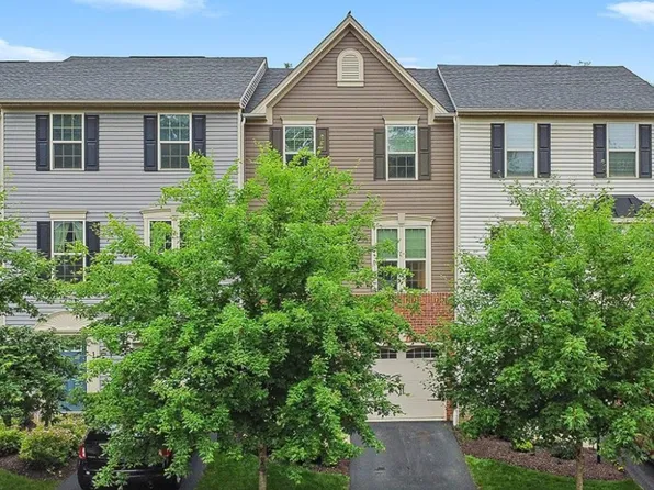 122 Arbor Trail Dr, Mc Kees Rocks, PA 15136