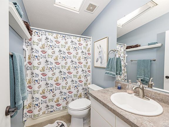 5th image of 1677 NW Pinecrest Dr