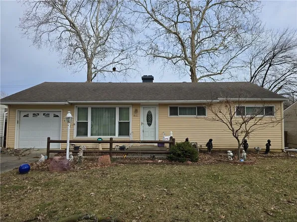 461 Park Dr, Bonner Springs, KS 66012