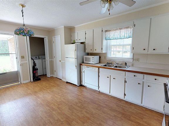 3rd image of 192 Oakland Dr
