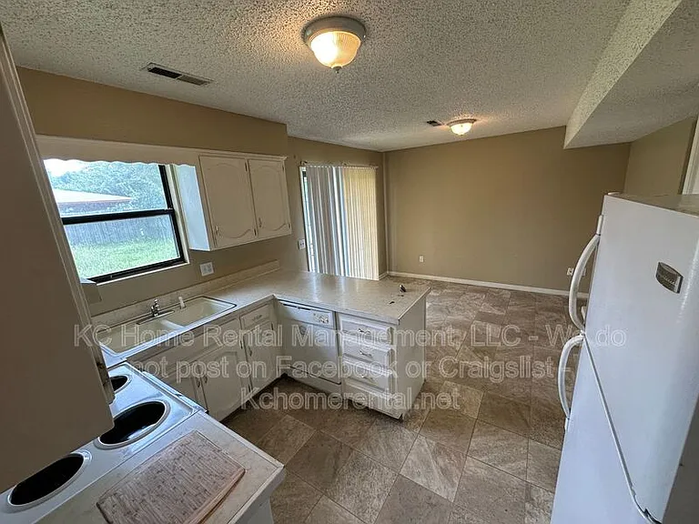 900 NW 36th Street Ter — Photo 8