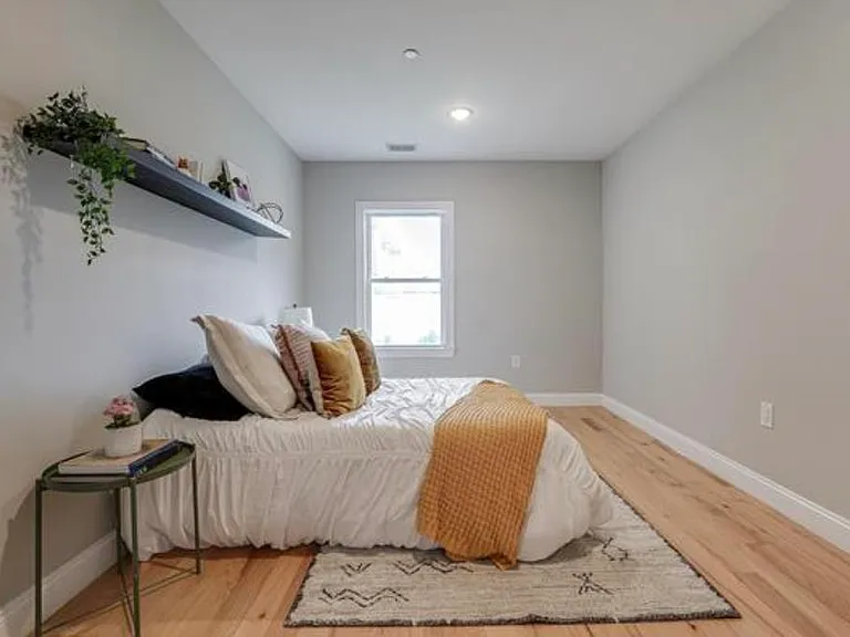 25 Saint Pauls Ave #1A — Photo 14