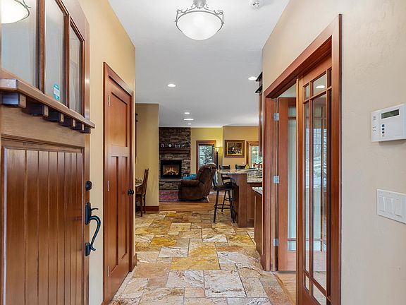 5th image of 1019 Mountain Park Dr