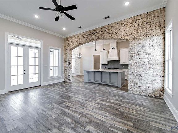 5th image of 207 Marmande Ave