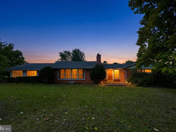 4 Sherwood Dr, Carlisle, PA 17015