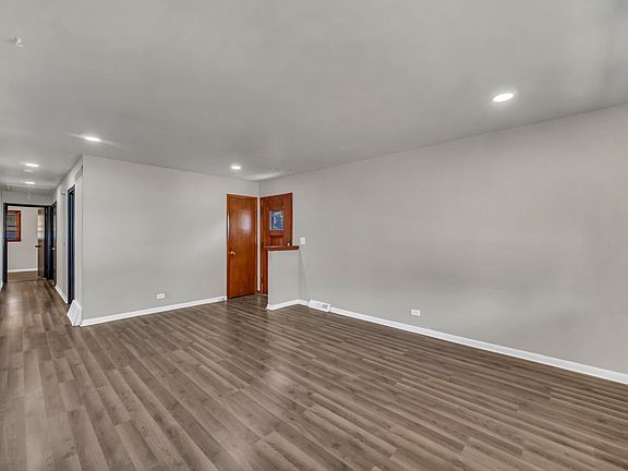 4th image of 1219 Woodridge Dr