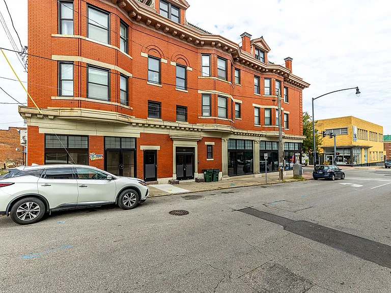 35 E 8th St #B — Photo 23