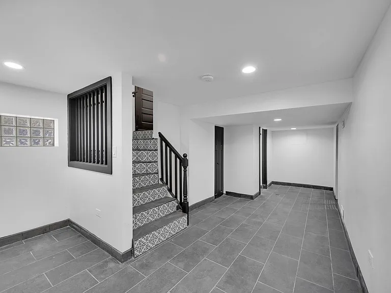 10606 S Vernon Ave — Photo 10