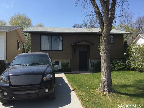 581 3rd Street W, Shaunavon, SK S0N 2M0