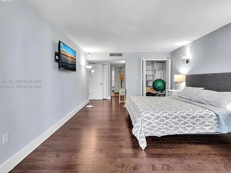 6423 Collins Ave #409 — Photo 33
