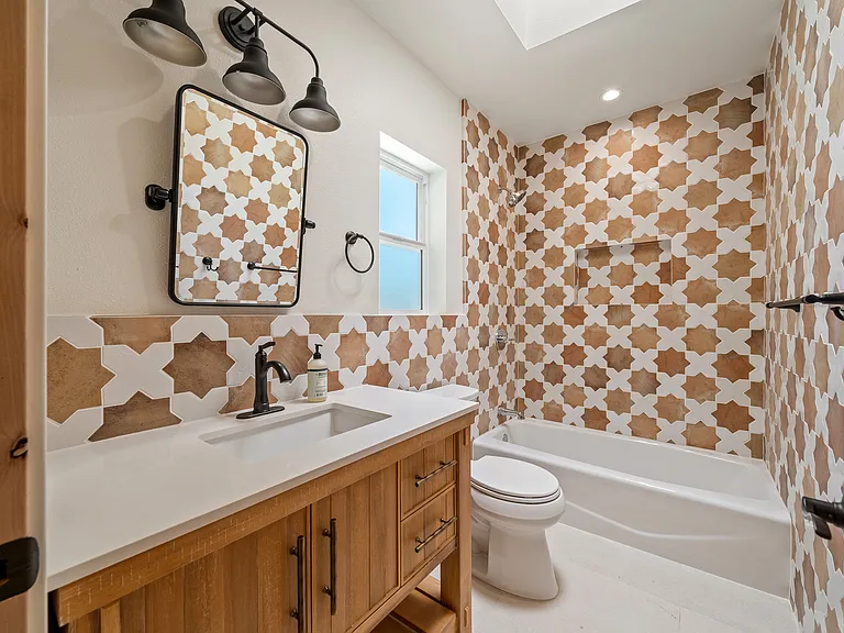 4164 Violet St — Photo 9
