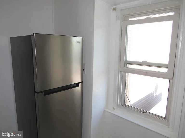 356 E Walnut Ln #3 — Photo 5