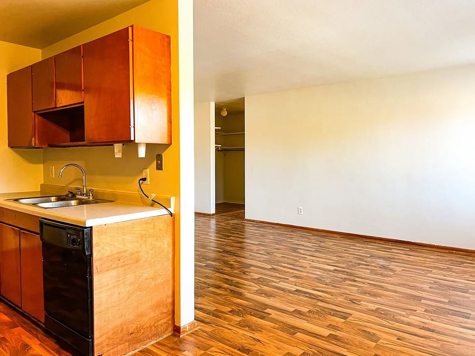 Discover Your Dream Home at Aquilla Park Apartments - Pet-Friendly Living in St. Louis Park! — Photo 2