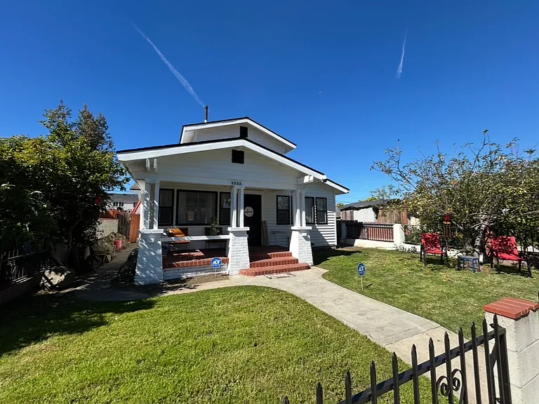 2225 Olive Ave — Photo 5
