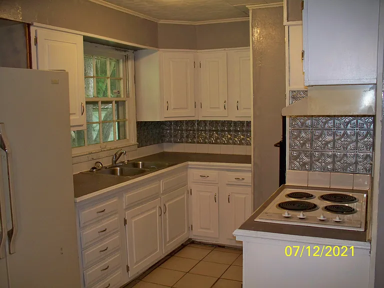 626 S Forney Ave — Photo 4