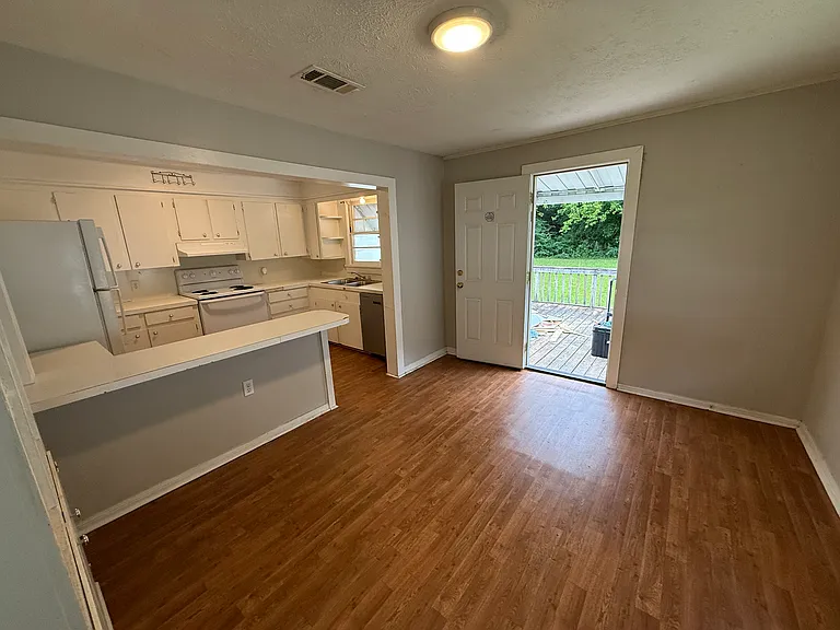 236 Green Acres Rd — Photo 6