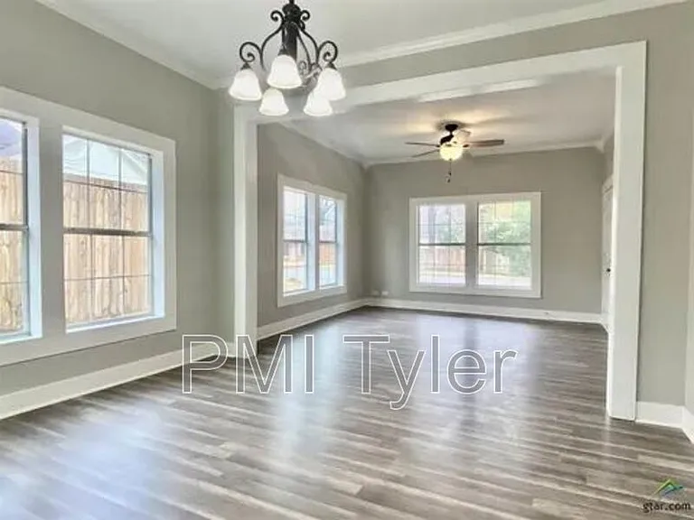 1115 S Robertson Ave — Photo 4