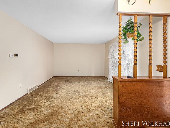 4th image of 1761 Pheasant Ave NW