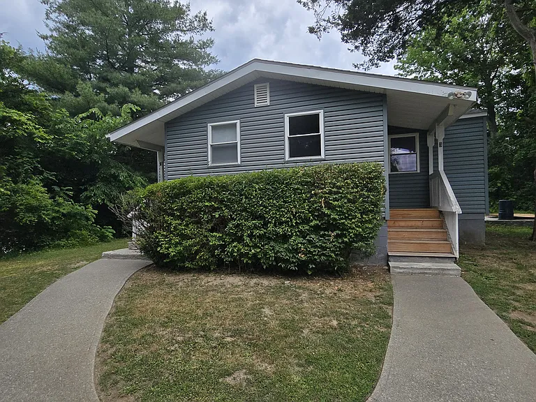 239 Lakeshore Dr #3 — Photo 2
