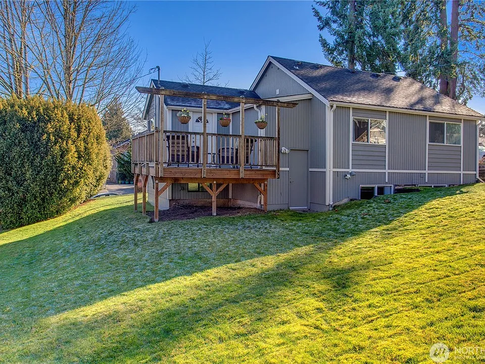 12563 17th Ave NE