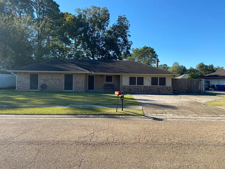 211 Quebec Cir