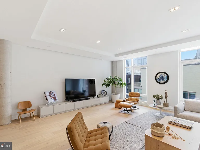 2110 Walnut St #301 — Photo 6