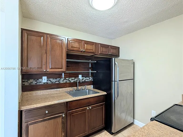 10765 SW 108th Ave #303 — Photo 6