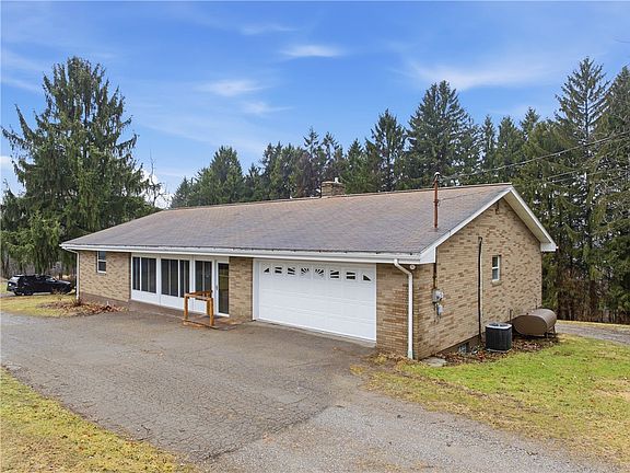 3rd image of 353 Thompson Hill Rd