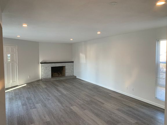 4th image of 401 E Bay Ave APT A