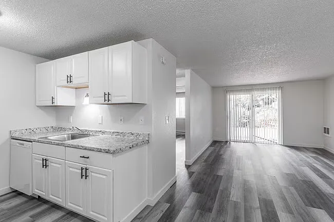 Charbern Apartments — Photo 41