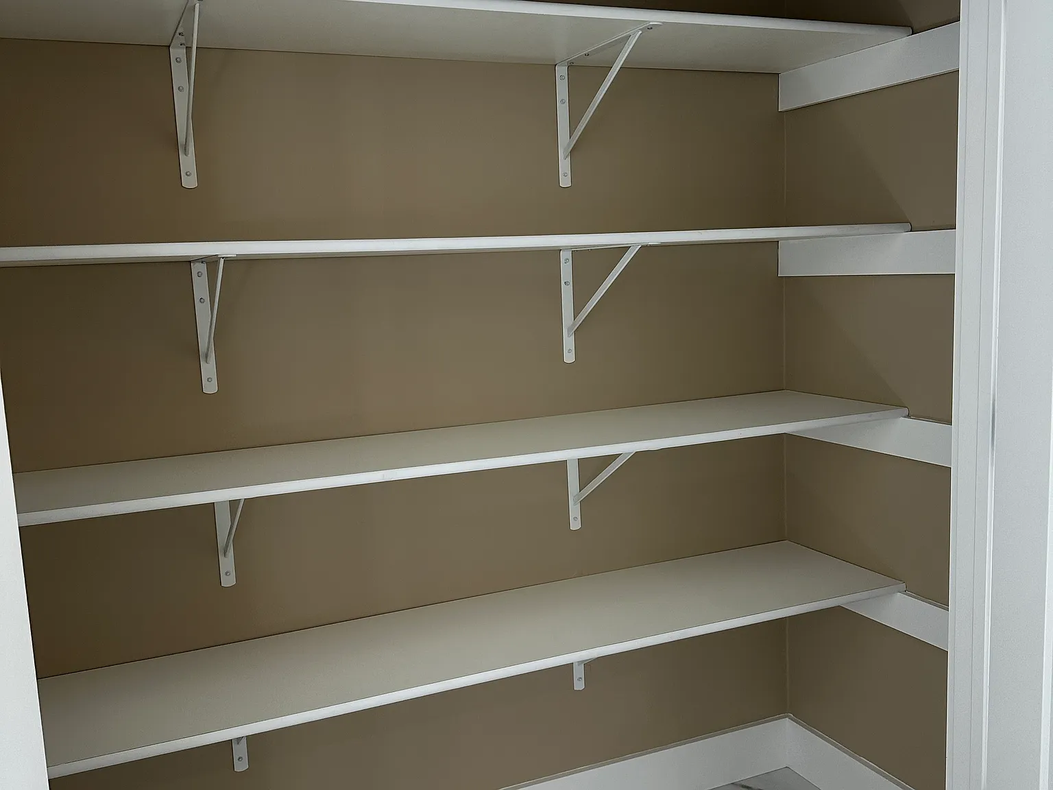 3 bed, 2700 sqft, $3,200 — Photo 4