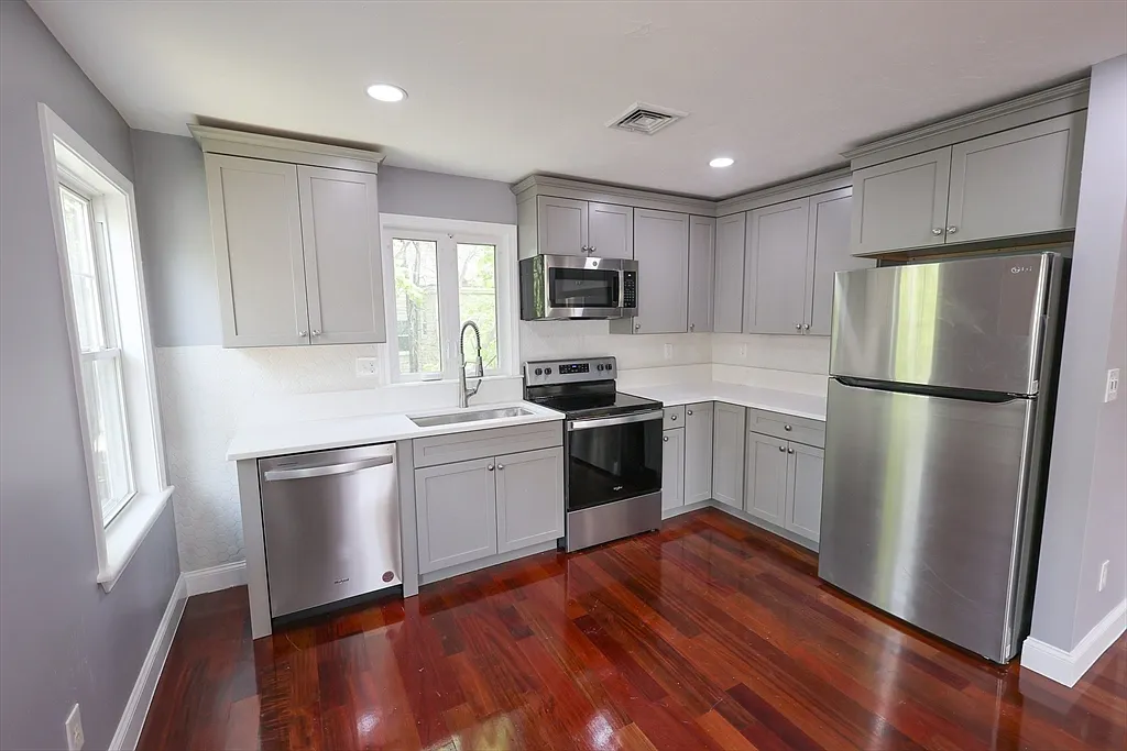 Building Photo - 70 Mount Hope St #2