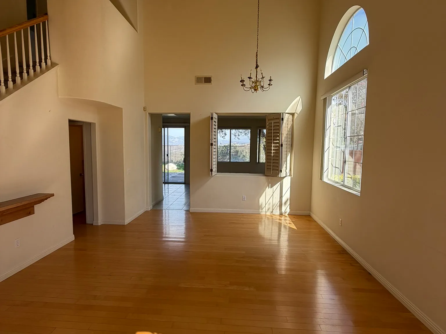 3 bed, 2.5 bath, 1734 sqft, $4,250 — Photo 4