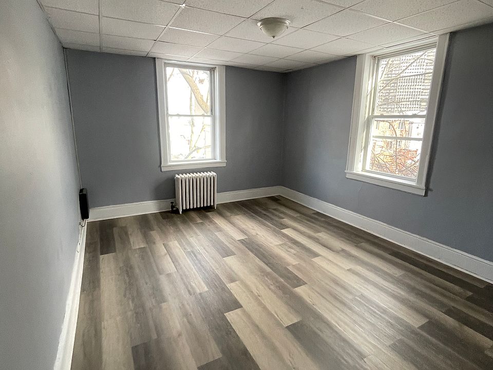 1st image of 253 Lafayette Ave #8